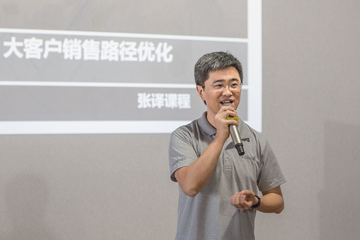 百聯(lián)開展新一輪培訓(xùn)：提高員工職業(yè)素質(zhì)，增強(qiáng)客戶服務(wù)能力
